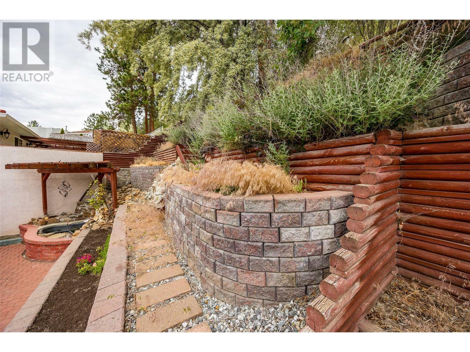 KELOWNA, British Columbia, V1V 1X3, CA, 4 Bedrooms Bedrooms, ,3 BathroomsBathrooms,Residential,For Sale,1876353