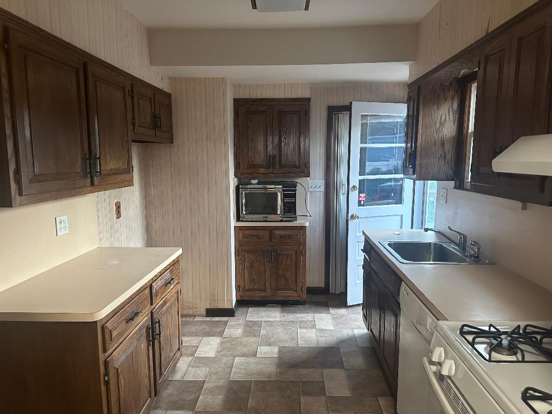 Rutherford Boro, New Jersey, 07070, United States, 3 Bedrooms Bedrooms, ,2 BathroomsBathrooms,Residential,For Sale,1983720