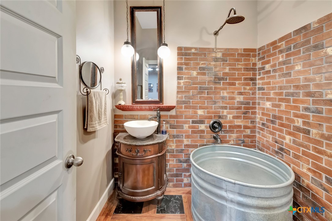 Victoria, Texas, 77904, United States, 3 Bedrooms Bedrooms, ,3 BathroomsBathrooms,Residential,For Sale,1942202