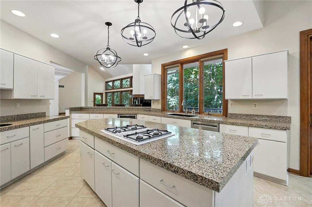 Sugarcreek Twp, Ohio, 45440, United States, 4 Bedrooms Bedrooms, ,5 BathroomsBathrooms,Residential,For Sale,1902150