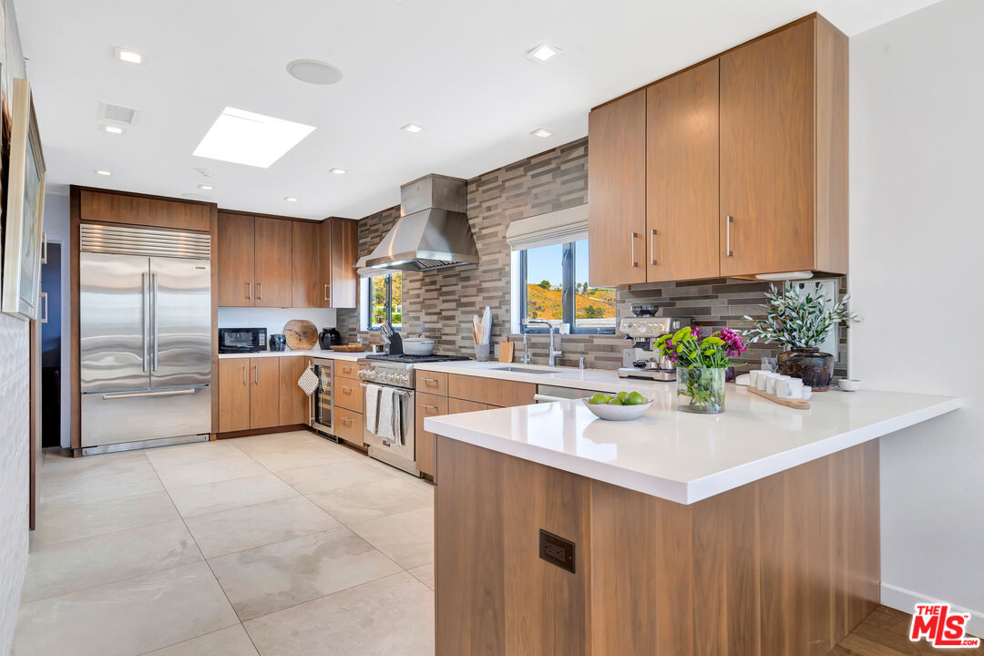 Malibu, California, 90265, United States, 4 Bedrooms Bedrooms, ,3 BathroomsBathrooms,Residential,For Sale,1925740