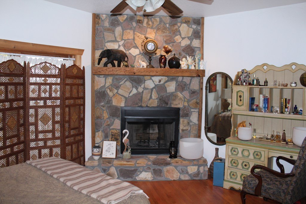 Murphy, North Carolina, 28906, United States, 2 Bedrooms Bedrooms, ,4 BathroomsBathrooms,Residential,For Sale,1915362
