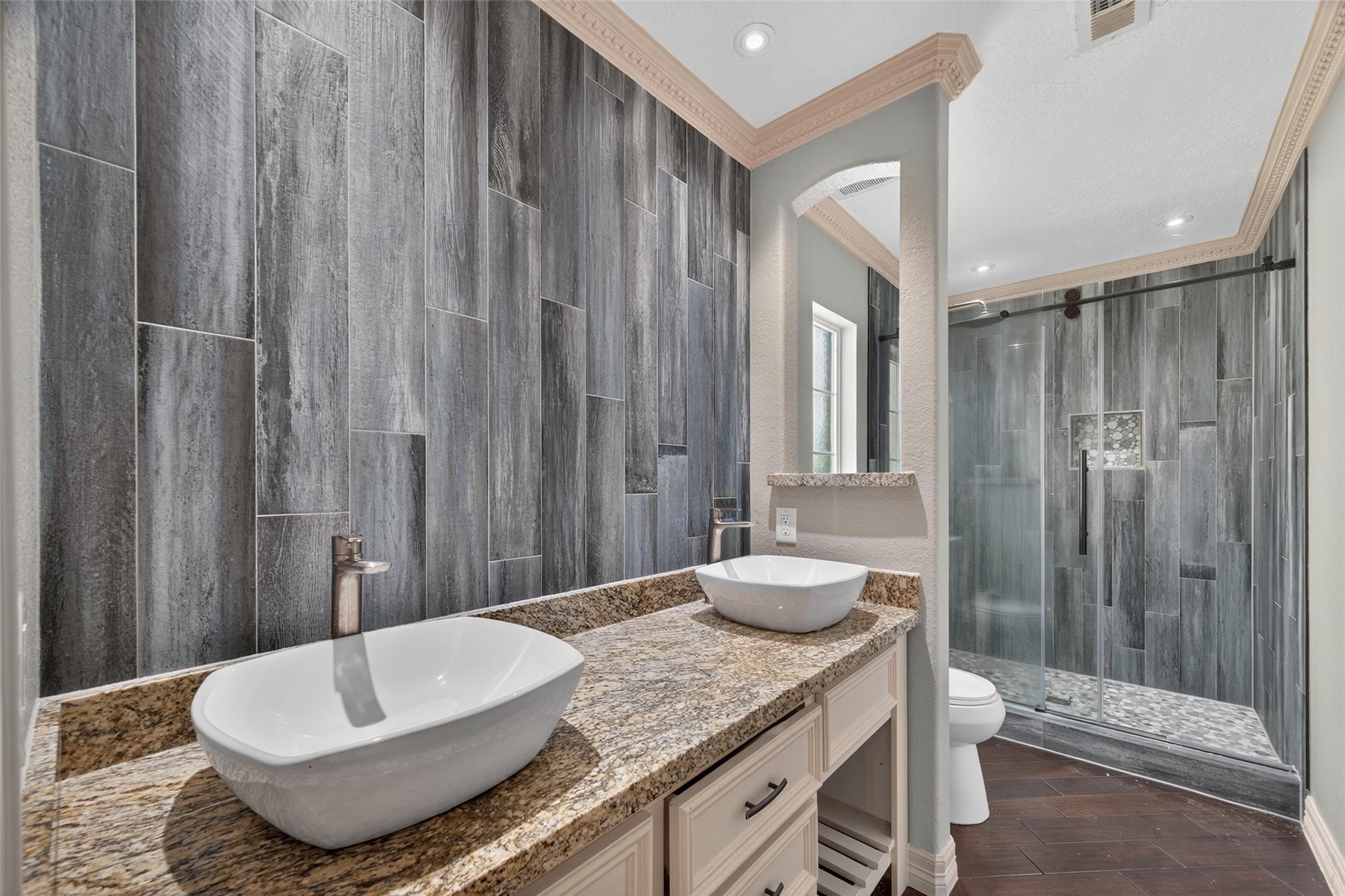 Channelview, Texas, 77530, United States, 12 Bedrooms Bedrooms, ,8 BathroomsBathrooms,Residential,For Sale,1977547