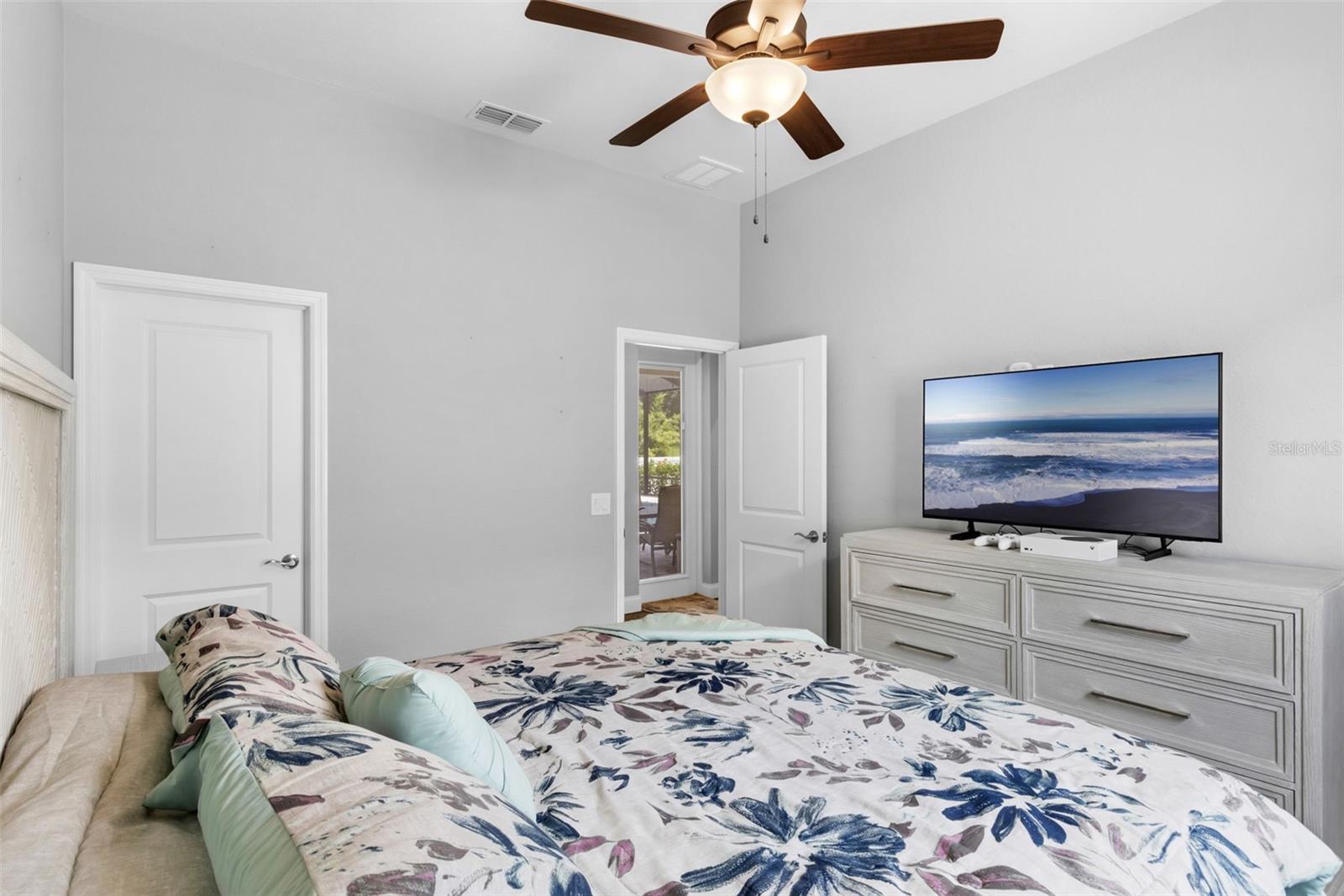 LAKELAND, Florida, 33813, United States, 5 Bedrooms Bedrooms, ,3 BathroomsBathrooms,Residential,For Sale,1937728