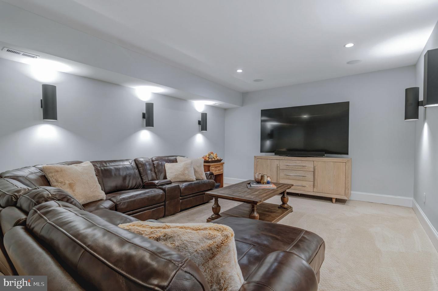 Fairfax, Virginia, 22030, United States, 6 Bedrooms Bedrooms, ,7 BathroomsBathrooms,Residential,For Sale,1997396