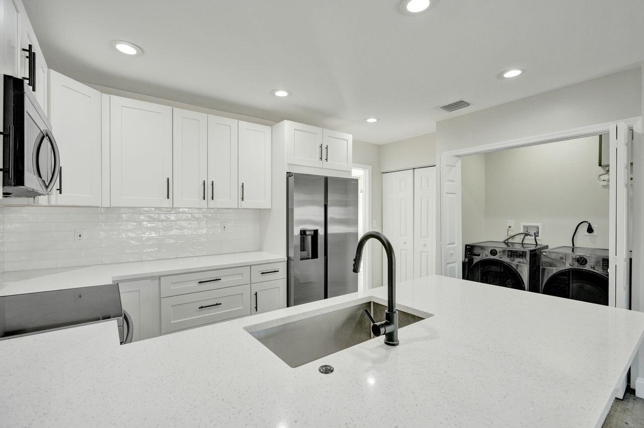 Lake Worth Beach, Florida, 33460, United States, 3 Bedrooms Bedrooms, ,2 BathroomsBathrooms,Residential,For Sale,1992911