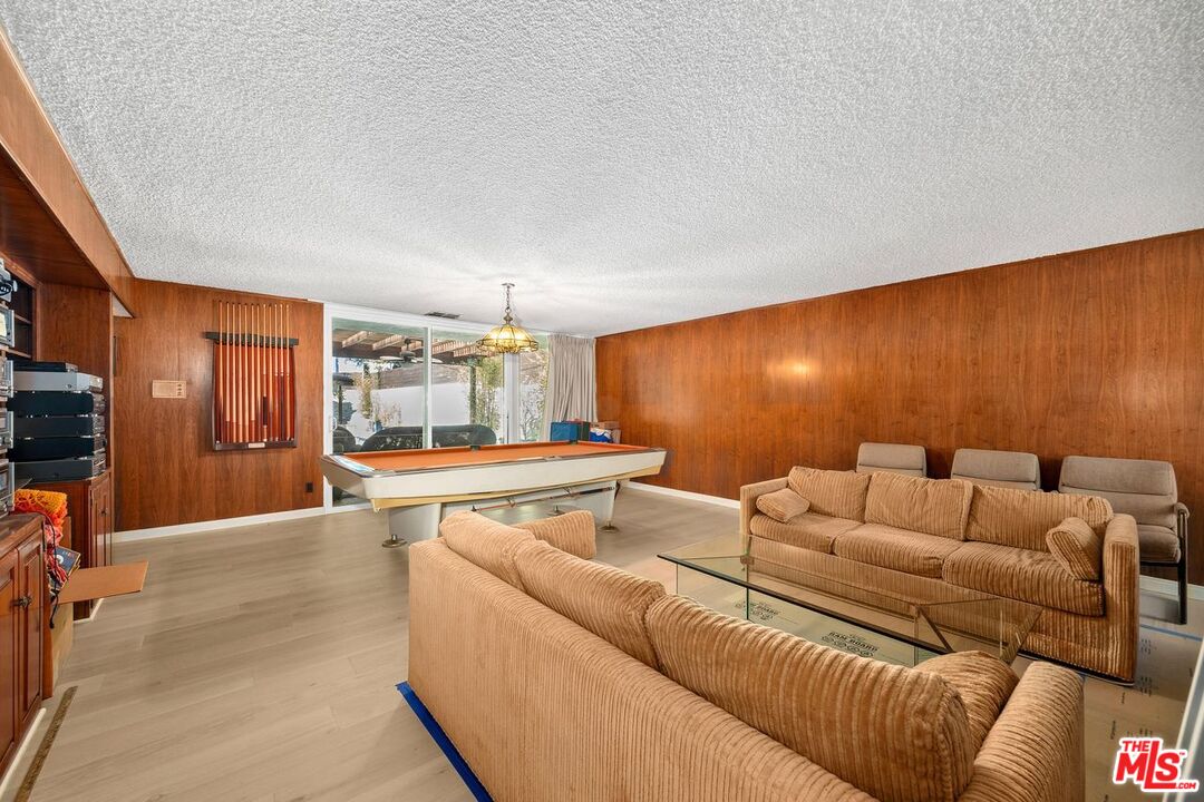 Los Angeles, California, 90056, United States, 5 Bedrooms Bedrooms, ,5 BathroomsBathrooms,Residential,For Sale,1918507