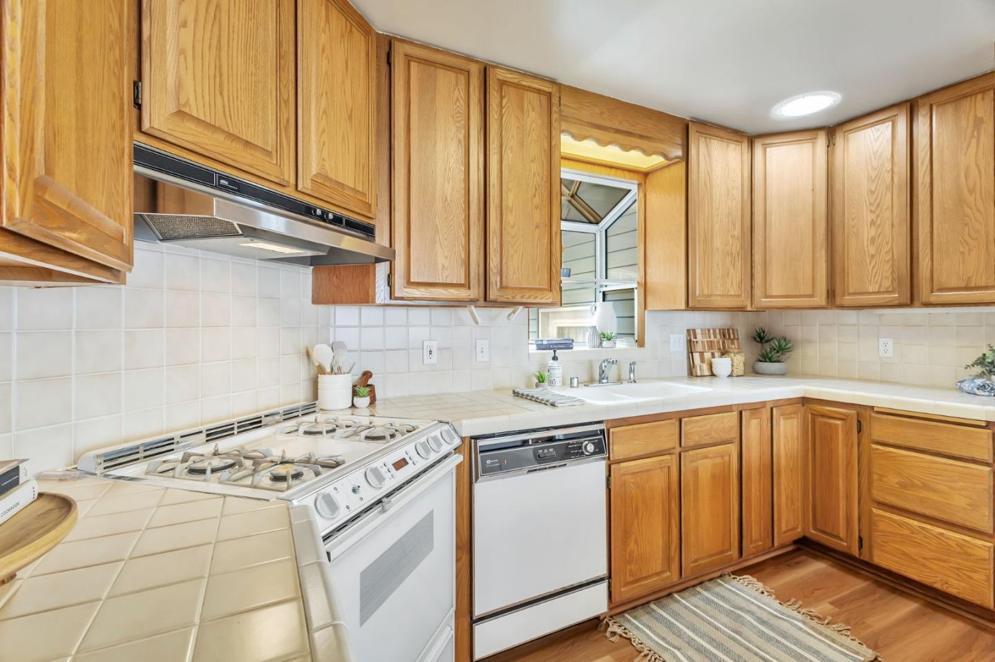 Scotts Valley, California, 95066, United States, 2 Bedrooms Bedrooms, ,2 BathroomsBathrooms,Residential,For Sale,1994569