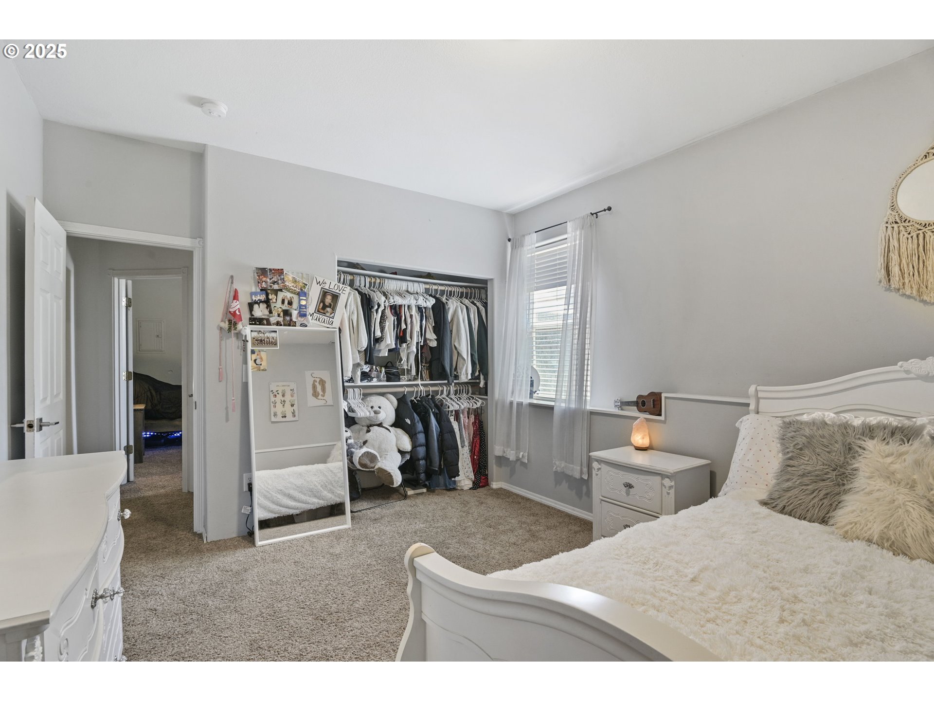 Vancouver, Washington, 98686, United States, 6 Bedrooms Bedrooms, ,3 BathroomsBathrooms,Residential,For Sale,1989368