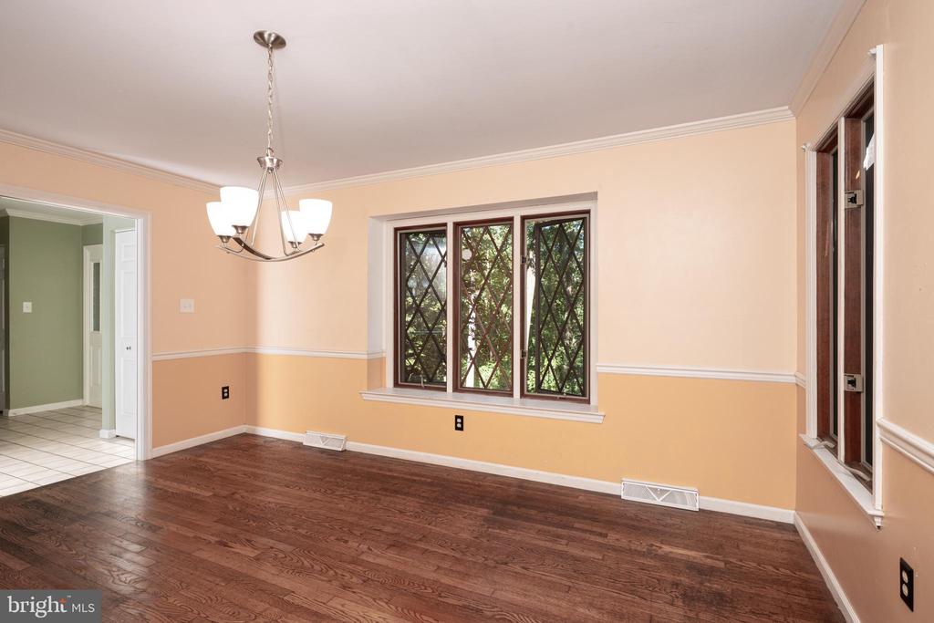 Reading, Pennsylvania, 19607, United States, 4 Bedrooms Bedrooms, ,4 BathroomsBathrooms,Residential,For Sale,1951295