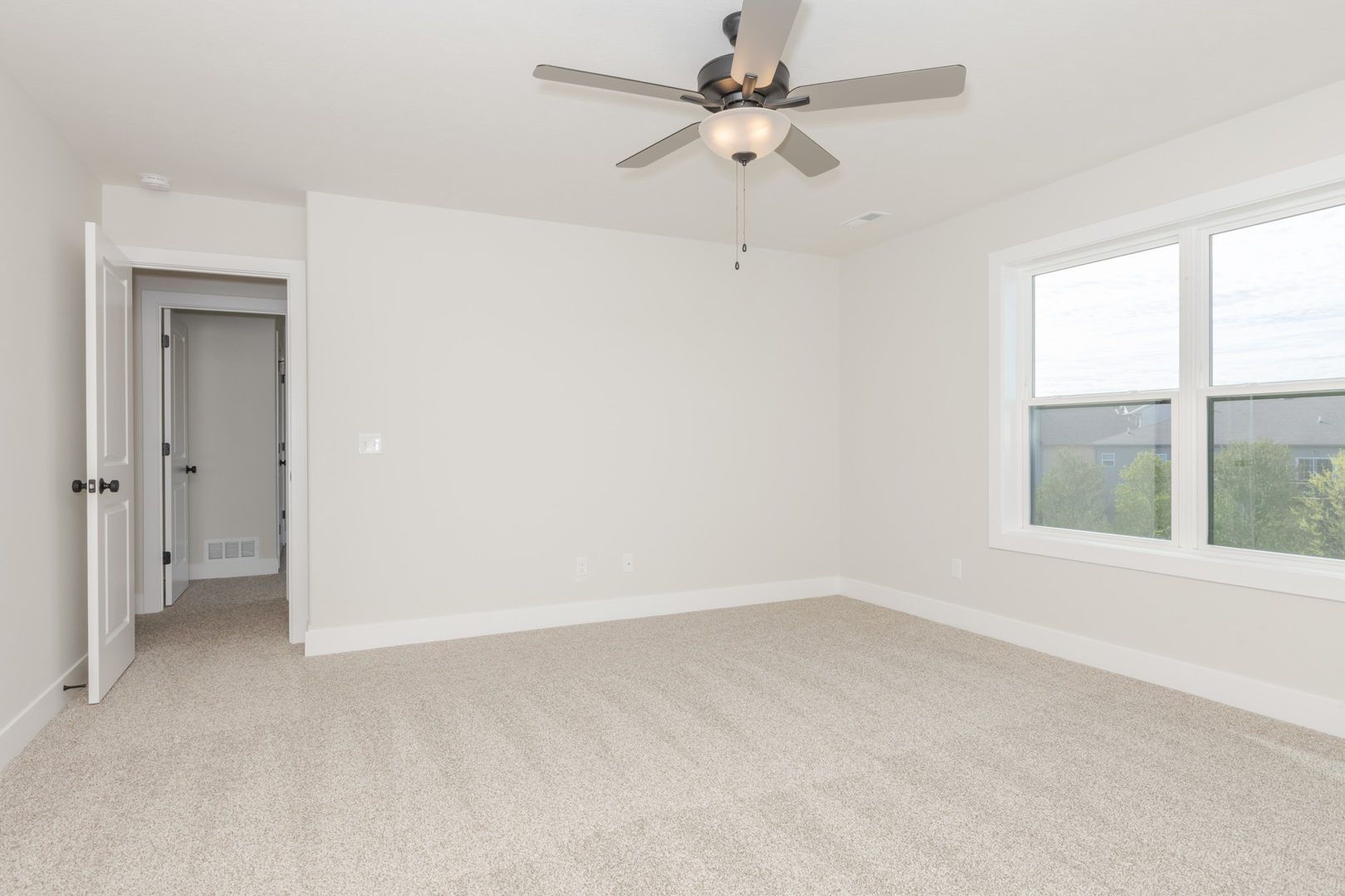 Bloomington, Illinois, 61705, United States, 4 Bedrooms Bedrooms, ,4 BathroomsBathrooms,Residential,For Sale,1957055