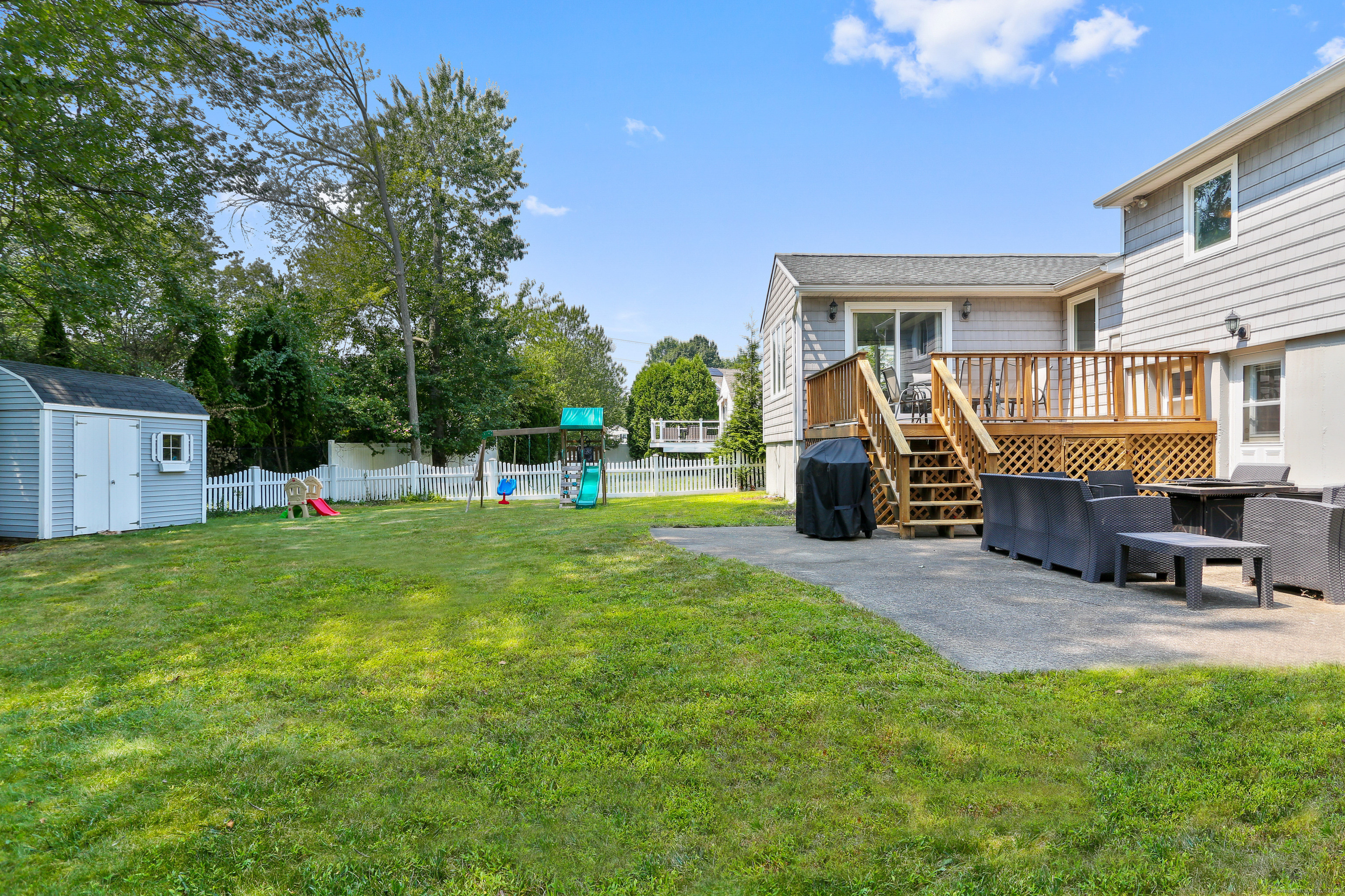 Fairfield, Connecticut, 06824, United States, 3 Bedrooms Bedrooms, ,2 BathroomsBathrooms,Residential,For Sale,1916978