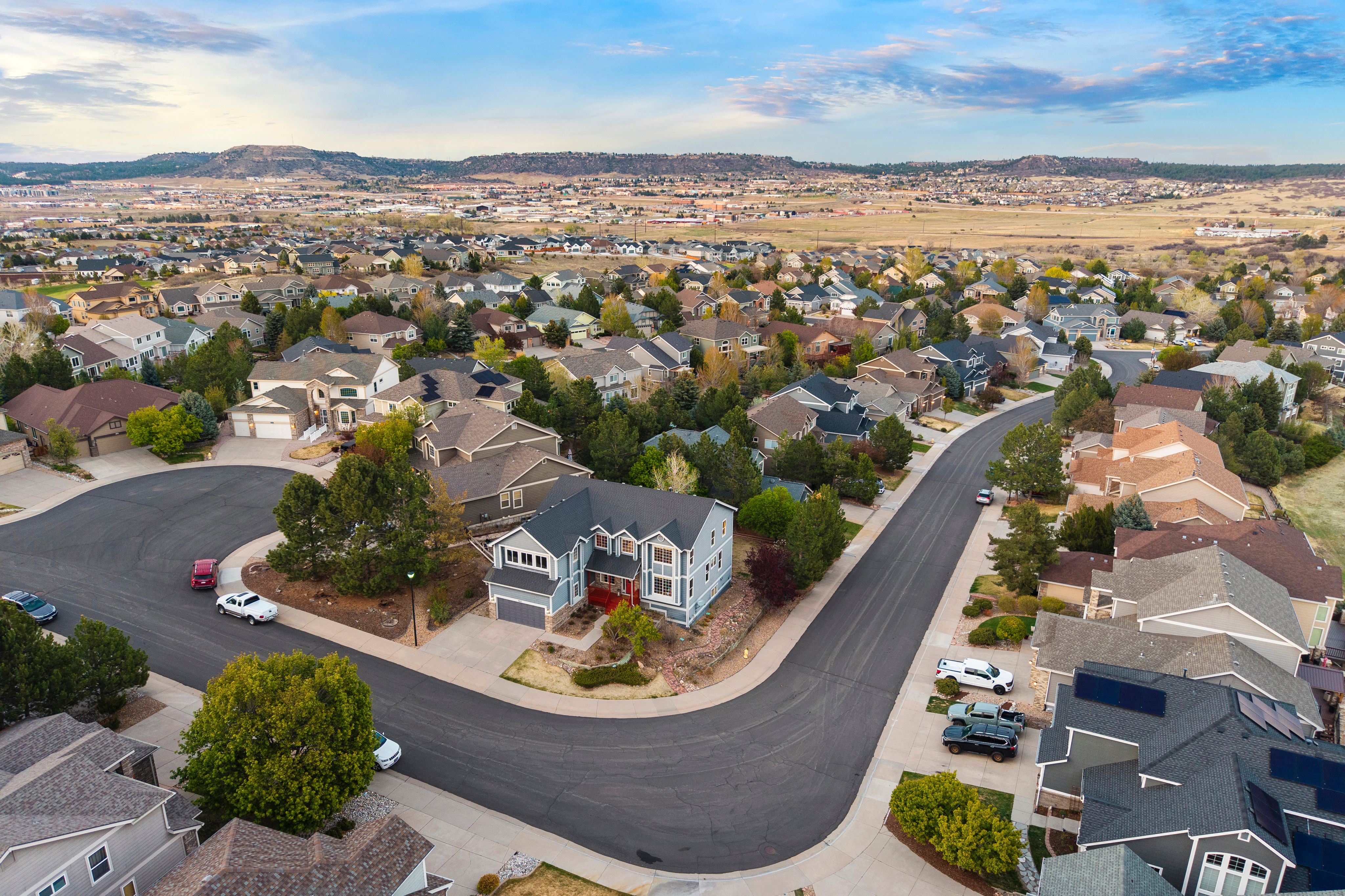  Situated on a desirable corner lot in the sought-after Red Hawk community - 物件實景