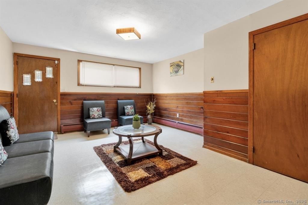Brookfield, Connecticut, 06804, United States, 4 Bedrooms Bedrooms, ,2 BathroomsBathrooms,Residential,For Sale,1730338