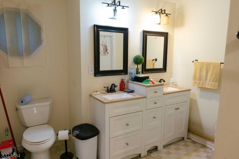 High Bridge Boro, New Jersey, 08829, United States, 4 Bedrooms Bedrooms, ,3 BathroomsBathrooms,Residential,For Sale,1901918