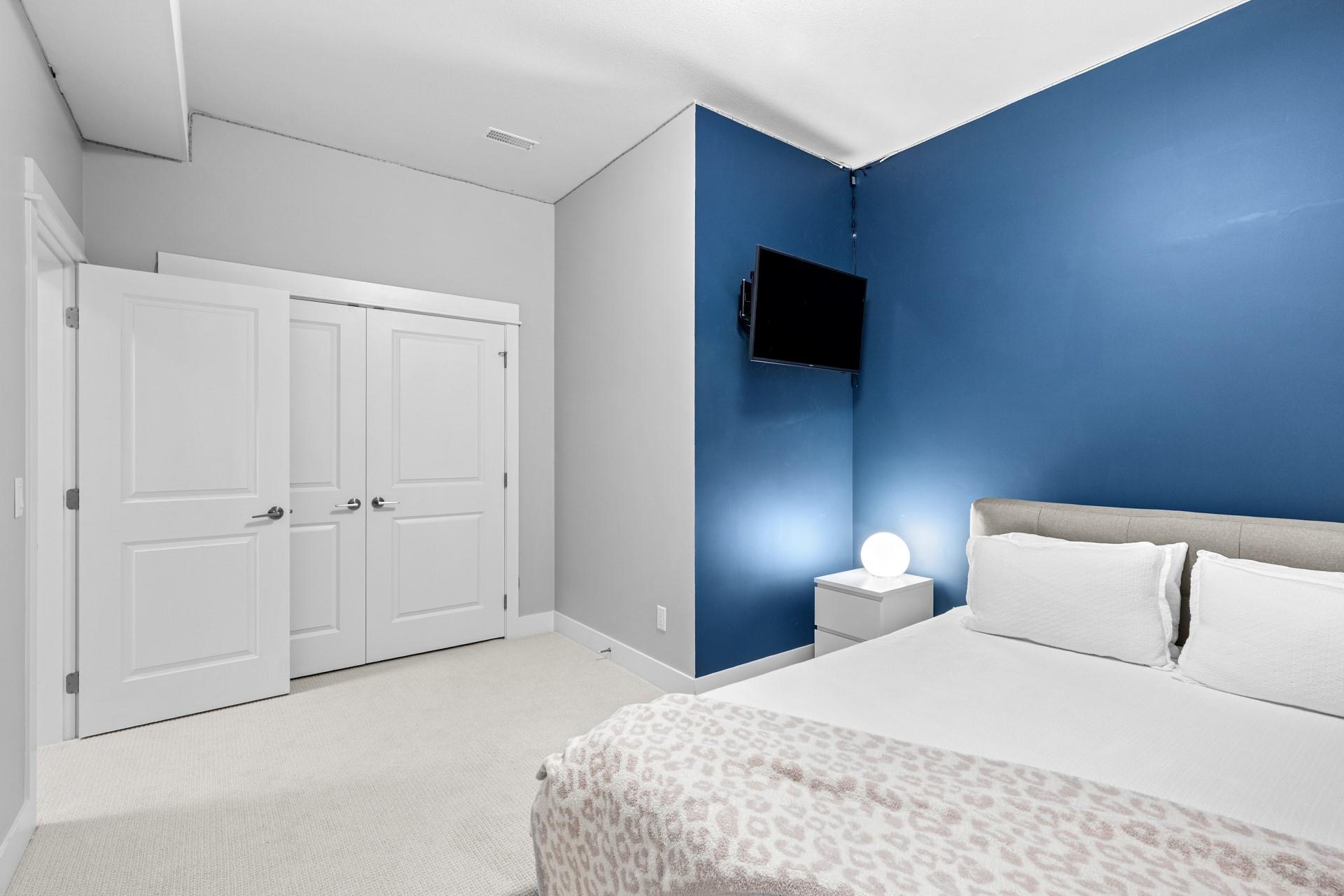 KELOWNA, British Columbia, V1W 5K2, CA, 5 Bedrooms Bedrooms, ,3 BathroomsBathrooms,Residential,For Sale,1960924