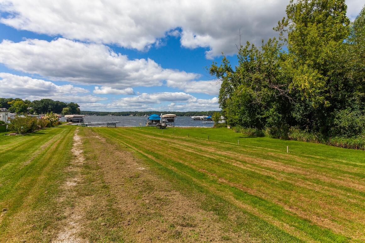 Delafield, Wisconsin, 53072, United States, 3 Bedrooms Bedrooms, ,2 BathroomsBathrooms,Residential,For Sale,1927266