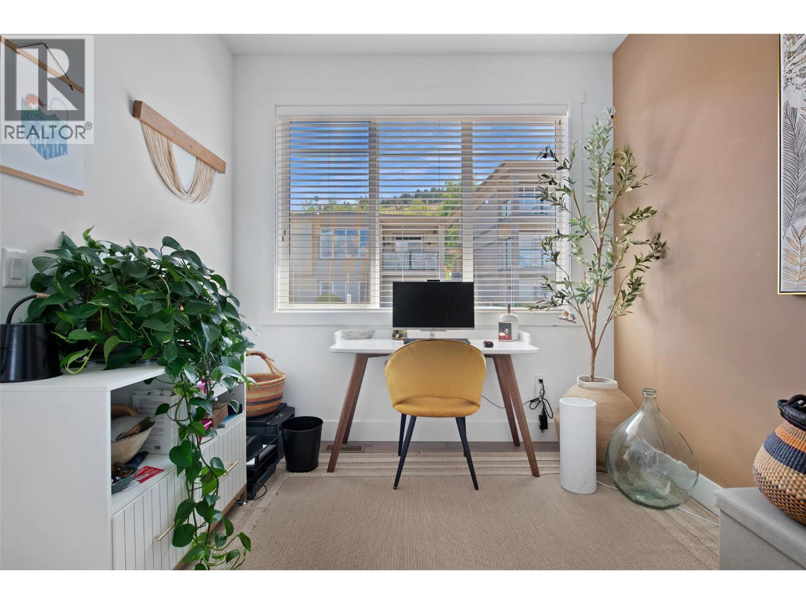 KELOWNA, British Columbia, V1P 1T8, CA, 3 Bedrooms Bedrooms, ,3 BathroomsBathrooms,Residential,For Sale,1947408