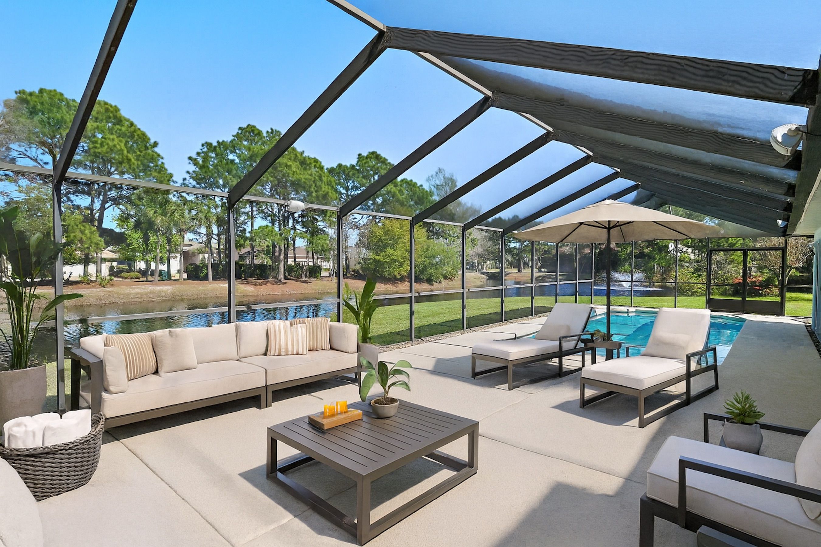  Lakefront Pool Home On Expansive Double Lot With Oversized Lanai - 物件實景