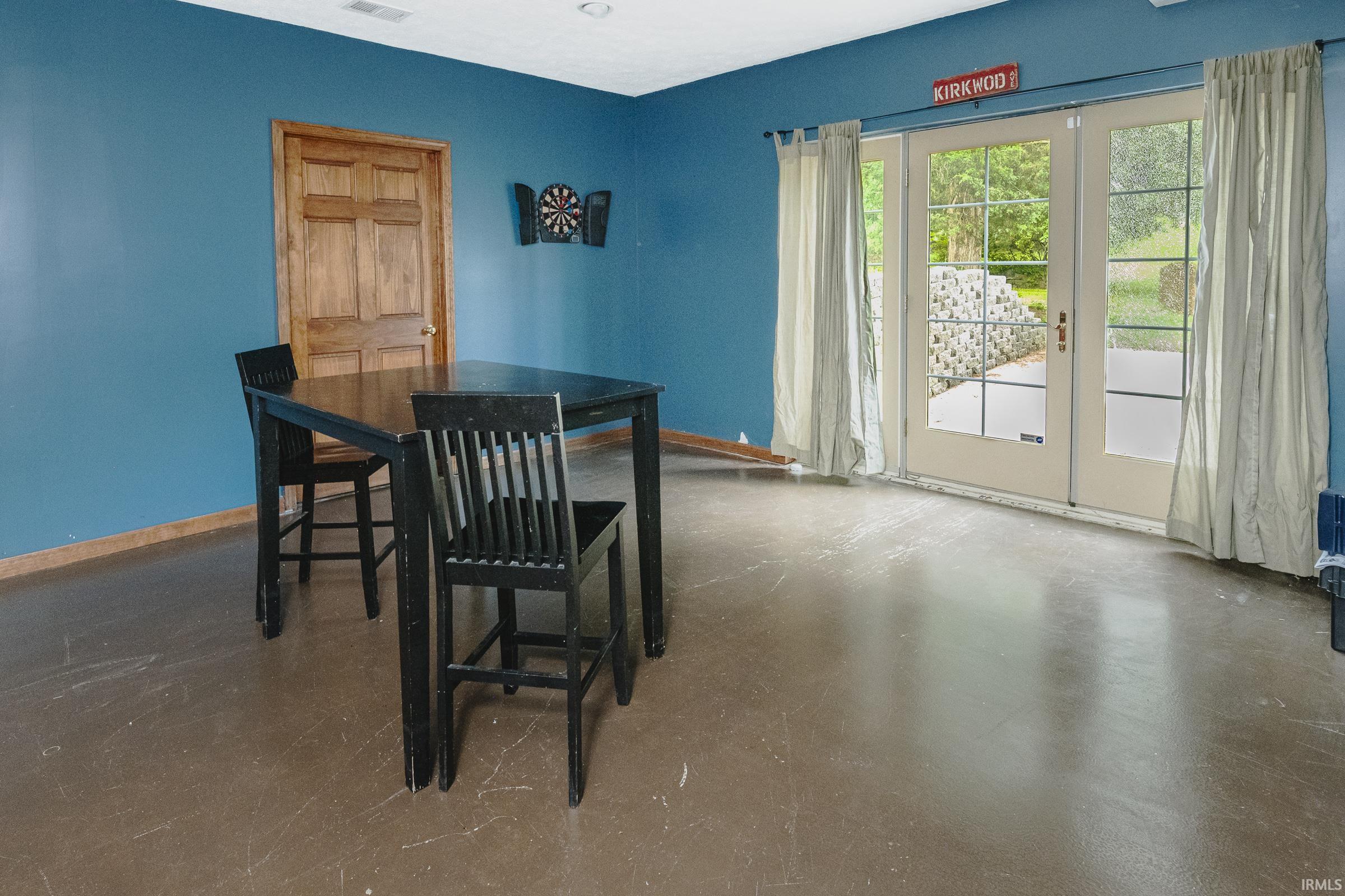 Bloomington, Indiana, 47404, United States, 4 Bedrooms Bedrooms, ,6 BathroomsBathrooms,Residential,For Sale,2005085