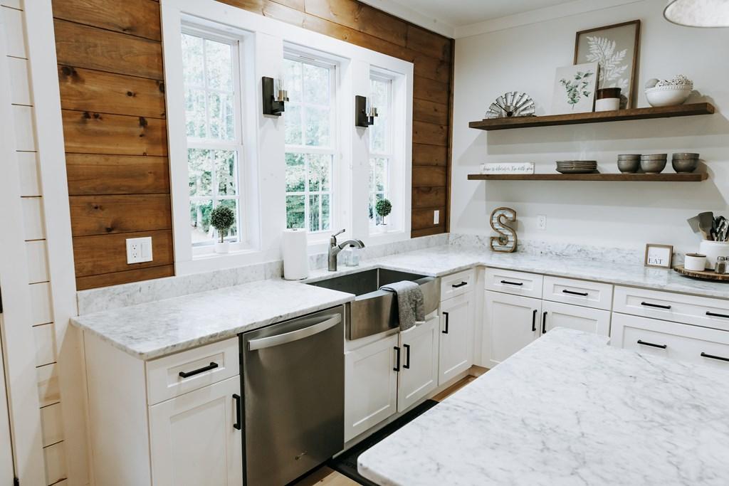 CHATSWORTH, Georgia, 30705, United States, 3 Bedrooms Bedrooms, ,4 BathroomsBathrooms,Residential,For Sale,1885326