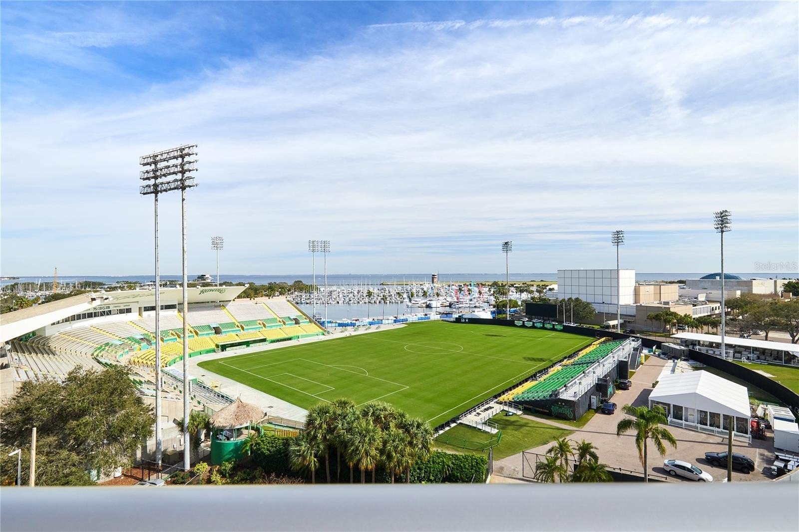 ST PETERSBURG, Florida, 33701, United States, 2 Bedrooms Bedrooms, ,3 BathroomsBathrooms,Residential,For Sale,1981835