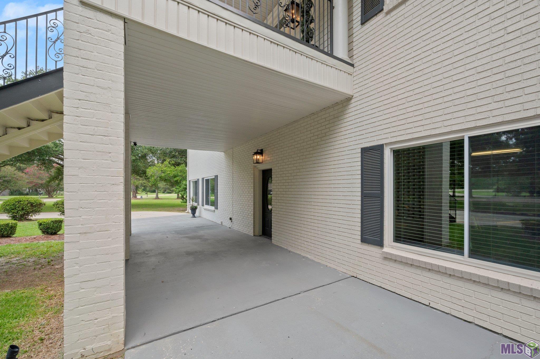 Baton Rouge, Louisiana, 70818, United States, 5 Bedrooms Bedrooms, ,4 BathroomsBathrooms,Residential,For Sale,1899347