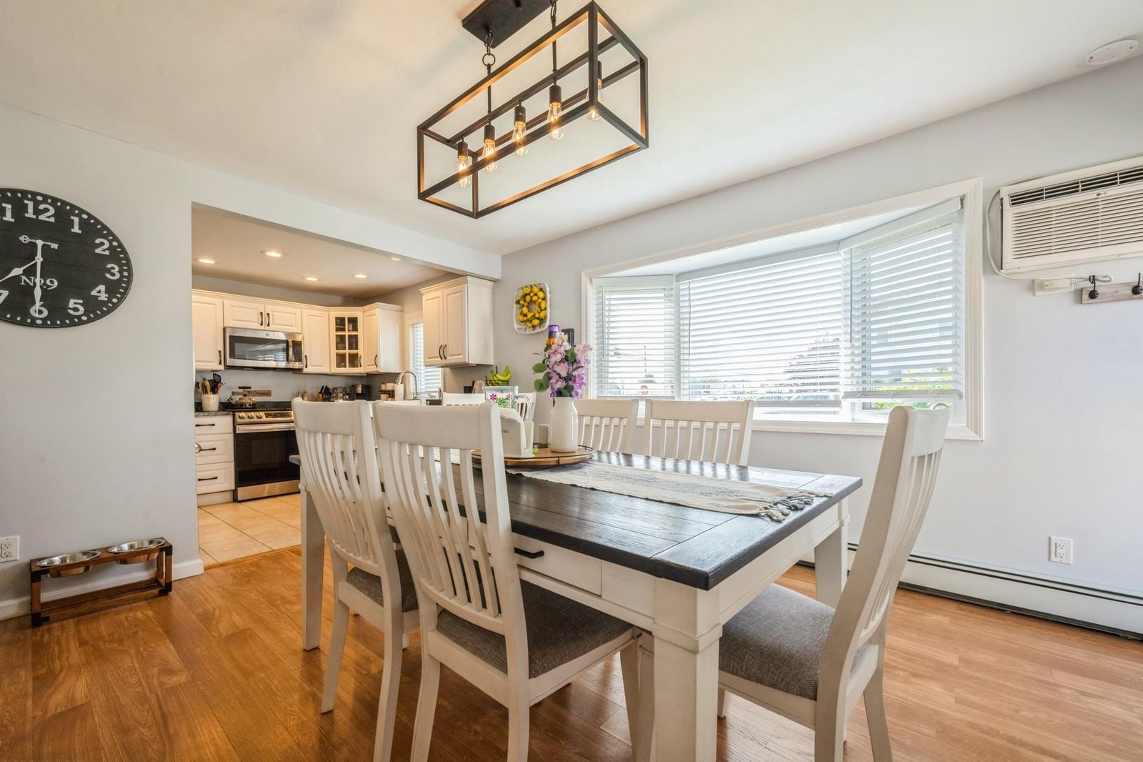 Lindenhurst, New York, 11757, United States, 2 Bedrooms Bedrooms, ,1 BathroomBathrooms,Residential,For Sale,1847928