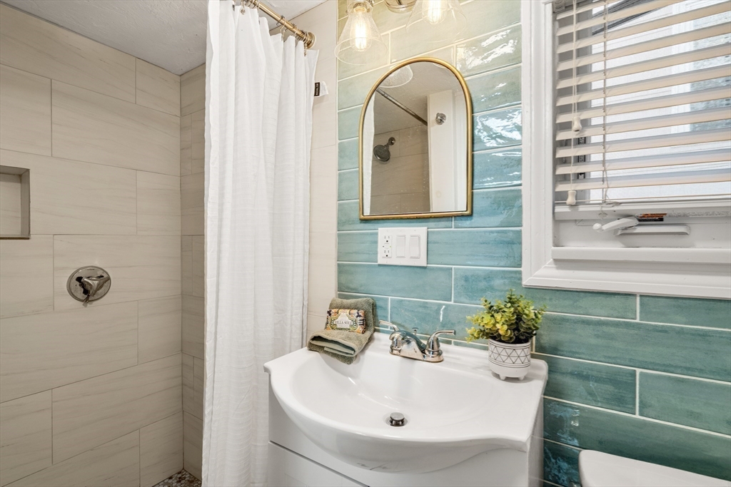 Nahant, Massachusetts, 01908, United States, 1 Bedroom Bedrooms, ,1 BathroomBathrooms,Residential,For Sale,1963982