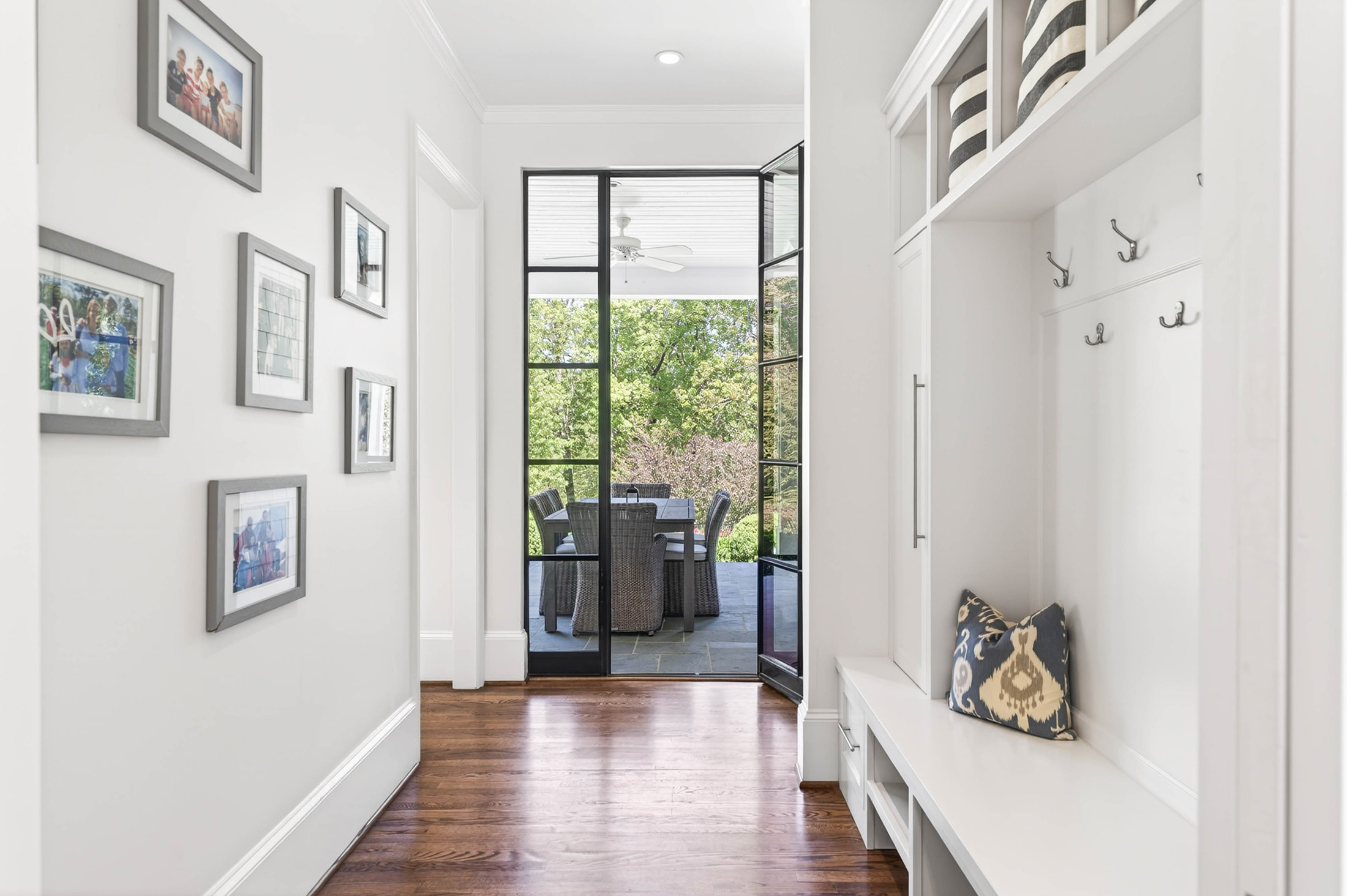  Stunning Estate with Pool Set on 1.3+/- Private Acres - 物件實景