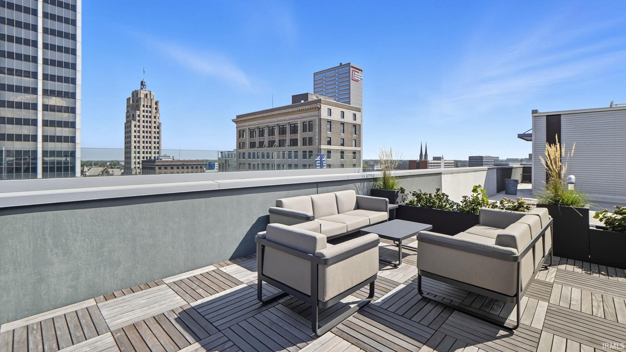 Fort Wayne, Indiana, 46802, United States, 2 Bedrooms Bedrooms, ,3 BathroomsBathrooms,Residential,For Sale,1987044