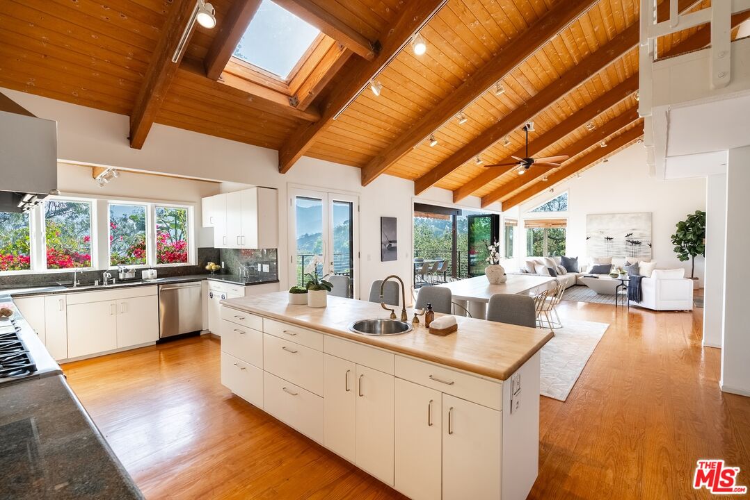 Topanga, California, 90290, United States, 4 Bedrooms Bedrooms, ,5 BathroomsBathrooms,Residential,For Sale,1796839