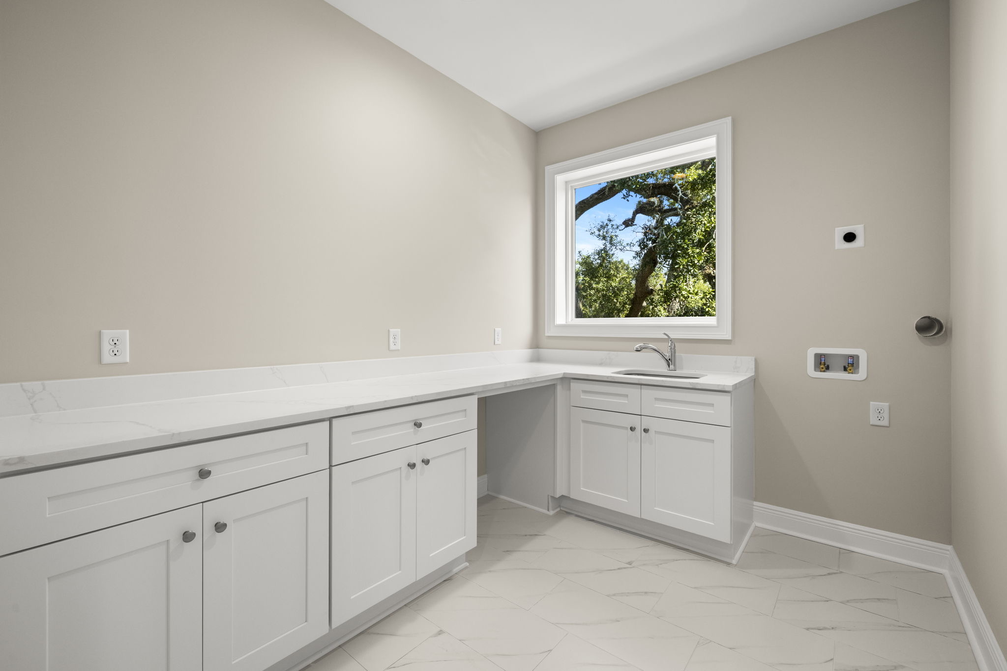 Tampa, Florida, 33629, United States, 4 Bedrooms Bedrooms, ,5 BathroomsBathrooms,Residential,For Sale,1986126