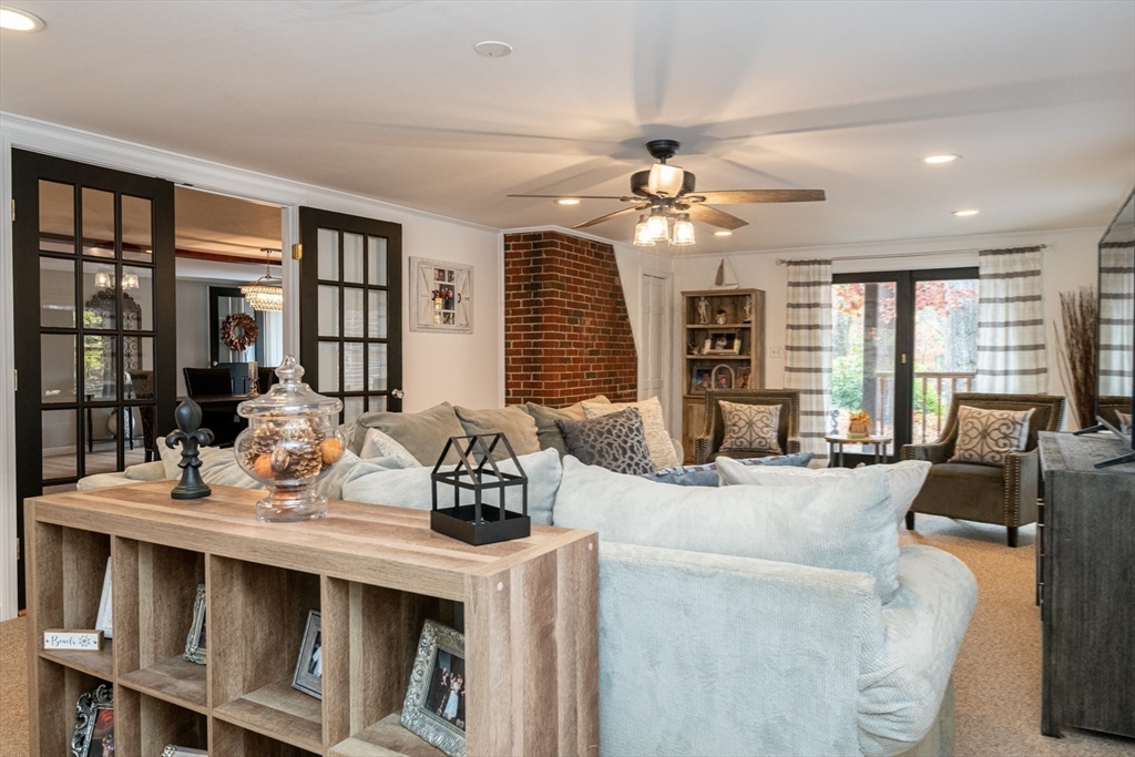 Middleton, Massachusetts, 01949, United States, 3 Bedrooms Bedrooms, ,1 BathroomBathrooms,Residential,For Sale,1982114