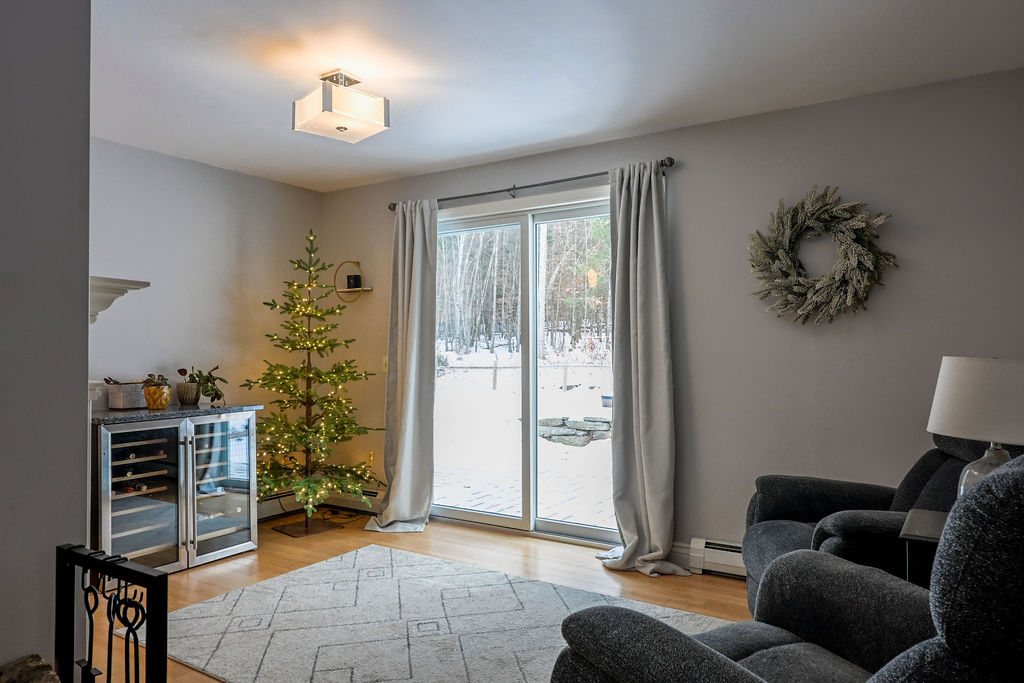 Sidney, Maine, 04330, United States, 3 Bedrooms Bedrooms, ,3 BathroomsBathrooms,Residential,For Sale,2007765