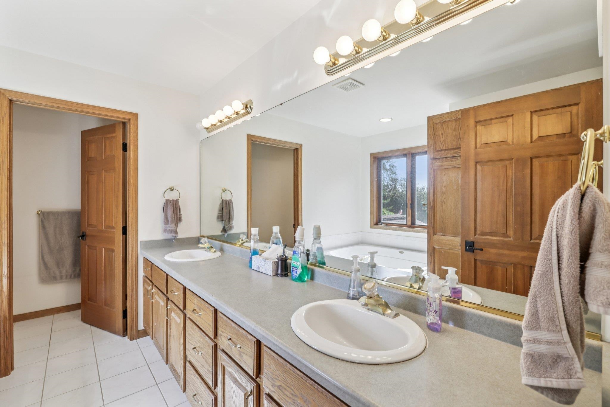 Portage, Wisconsin, 53901, United States, 4 Bedrooms Bedrooms, ,5 BathroomsBathrooms,Residential,For Sale,1976177