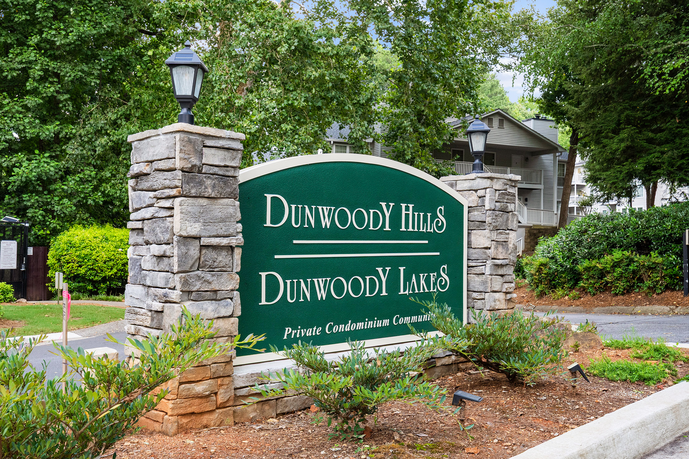  Perfectly Positioned Between the Charm of Downtown Roswell and Sandy Springs - 物件實景