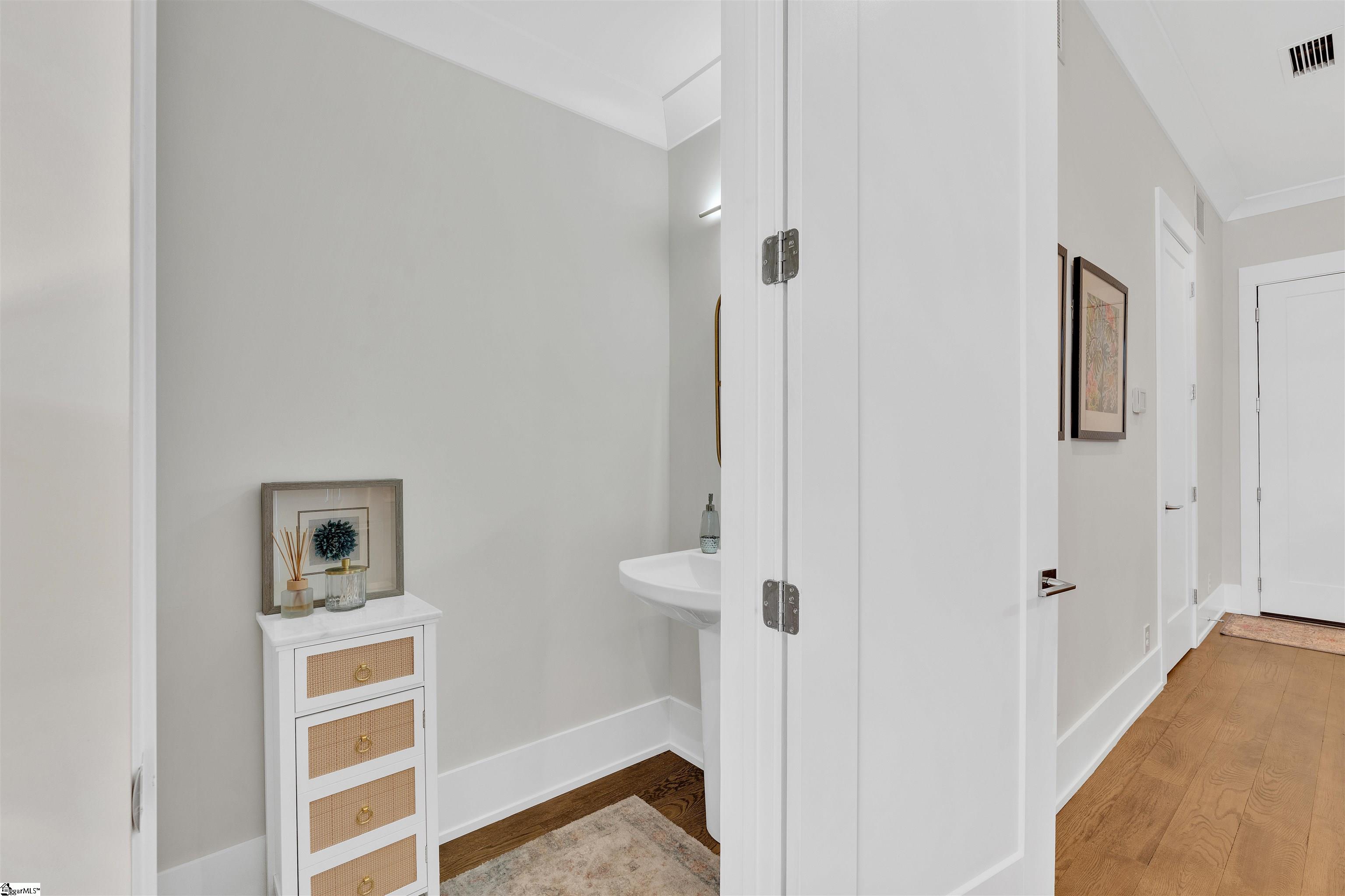 Greenville, South Carolina, 29601, United States, 1 Bedroom Bedrooms, ,2 BathroomsBathrooms,Residential,For Sale,1752765