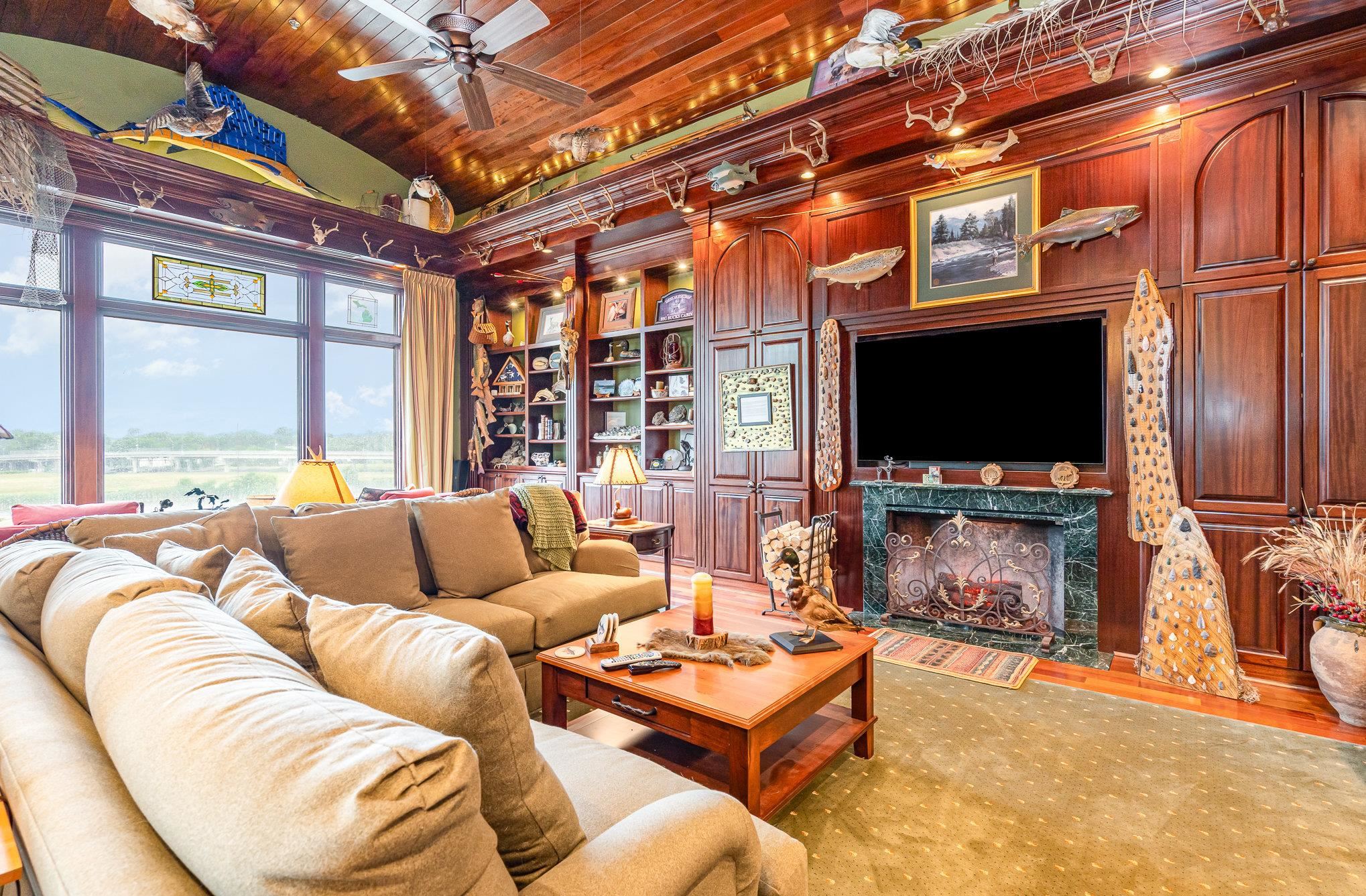 Bay City, Michigan, 48707, United States, 4 Bedrooms Bedrooms, ,5 BathroomsBathrooms,Residential,For Sale,1904297