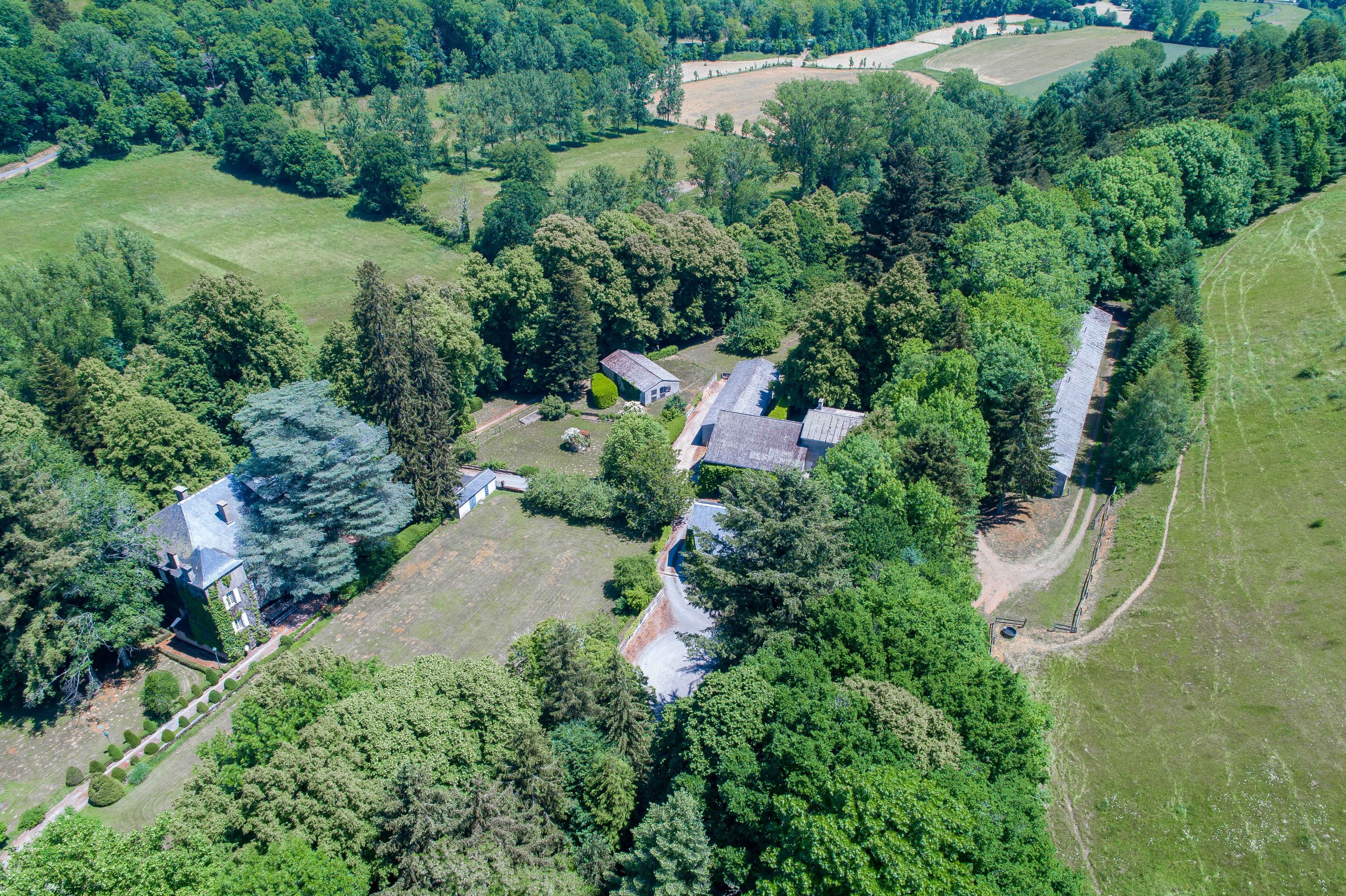  55 hectares, castel and 3 houses - 物件實景