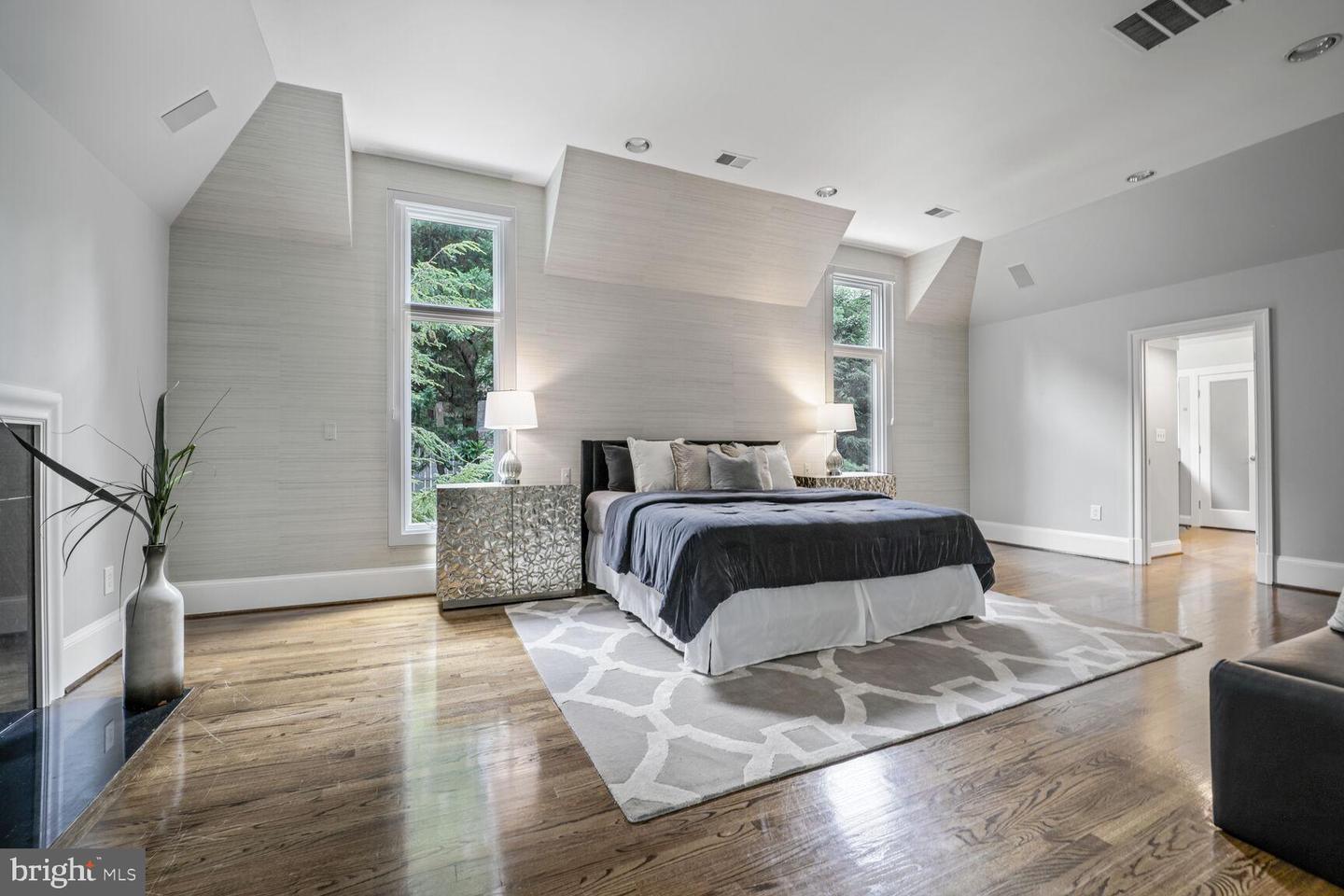 Washington, District of Columbia, 20016, United States, 5 Bedrooms Bedrooms, ,6 BathroomsBathrooms,Residential,For Sale,1896889