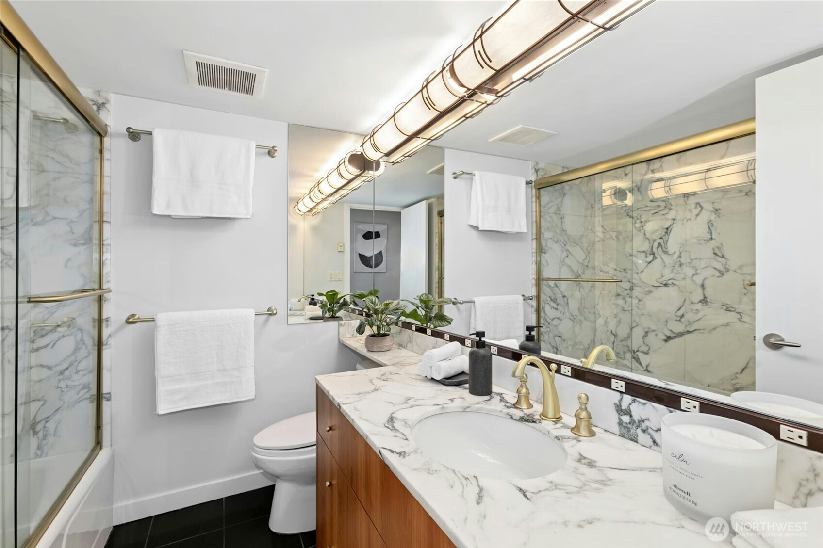 Seattle, Washington, 98102, United States, 2 Bedrooms Bedrooms, ,1 BathroomBathrooms,Residential,For Sale,1973111