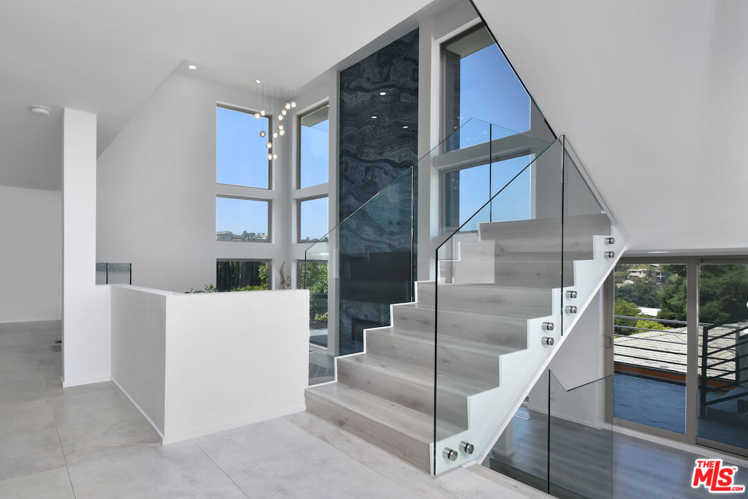 Sherman Oaks, California, 91403, United States, 4 Bedrooms Bedrooms, ,4 BathroomsBathrooms,Residential,For Sale,1794454