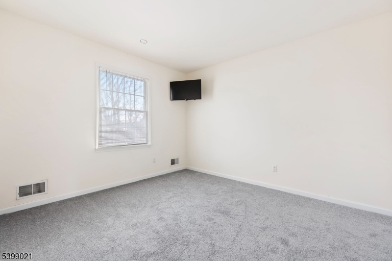 Lafayette Twp., New Jersey, 07848, United States, 5 Bedrooms Bedrooms, ,4 BathroomsBathrooms,Residential,For Sale,2003024