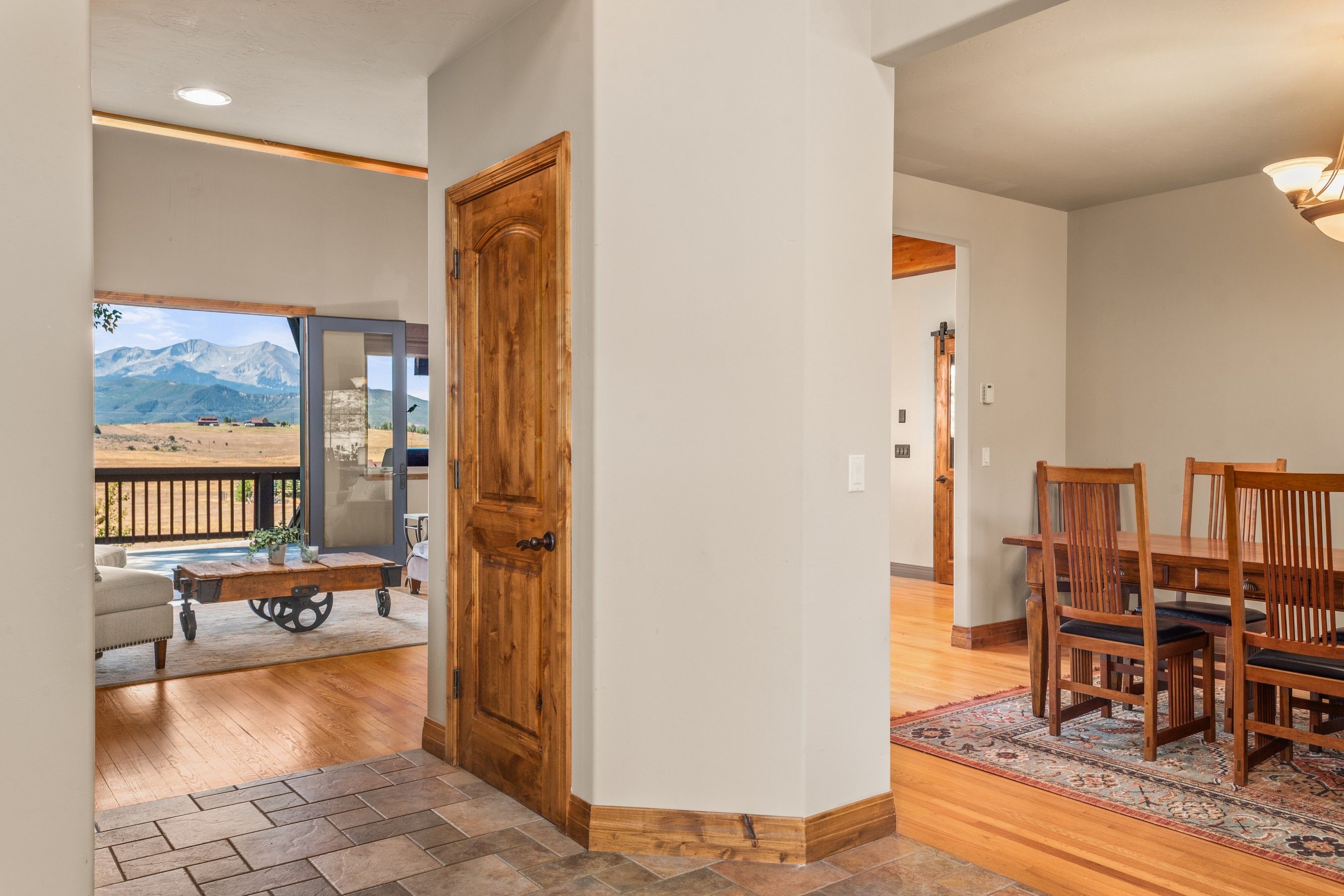  Rural Privacy. Mountain Views. Minutes From It All. - 物件實景