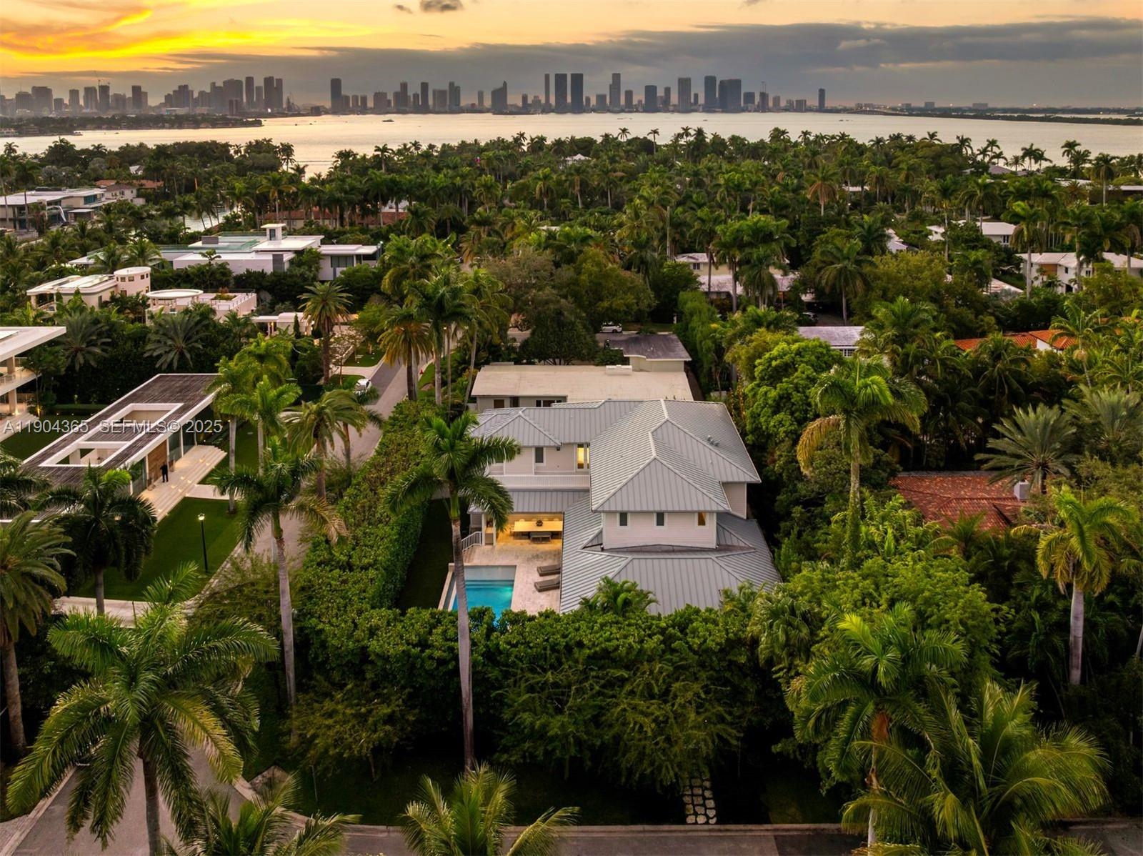 Miami Beach, Florida, 33140, United States, 4 Bedrooms Bedrooms, ,6 BathroomsBathrooms,Residential,For Sale,1992066