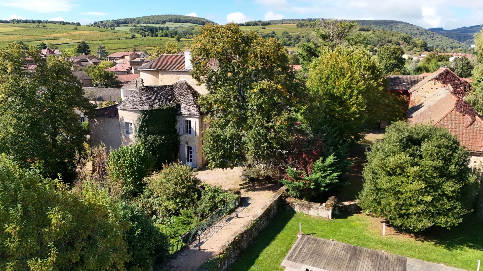 Igé, Burgundy-Franche-Comté, 71960, FR, 17 Bedrooms Bedrooms, ,29 BathroomsBathrooms,Residential,For Sale,1994711