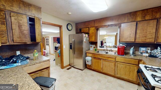 Powder Springs, Georgia, 30127, United States, 5 Bedrooms Bedrooms, ,3 BathroomsBathrooms,Residential,For Sale,1915956