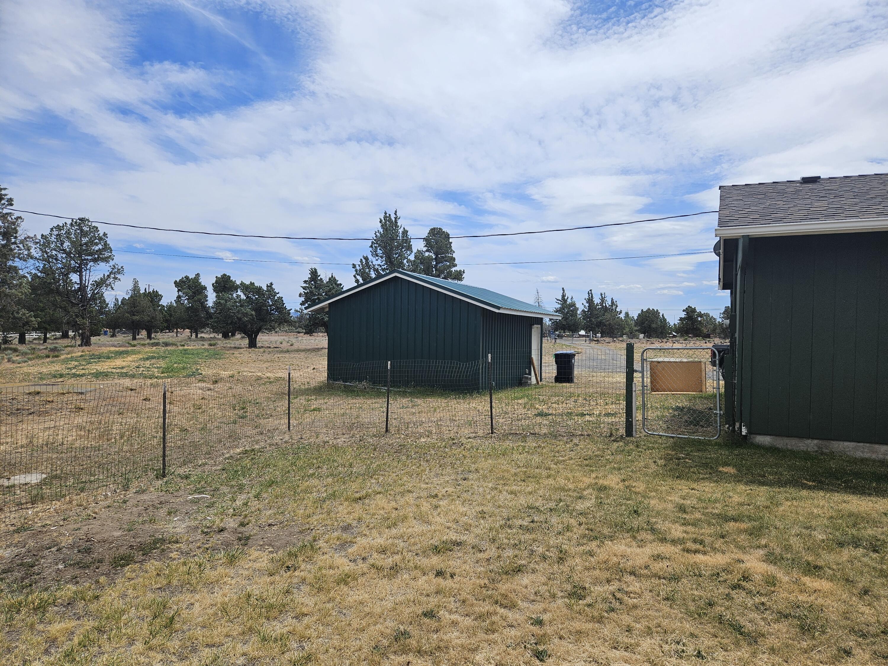 Redmond, Oregon, 97756, United States, 3 Bedrooms Bedrooms, ,2 BathroomsBathrooms,Residential,For Sale,1931963