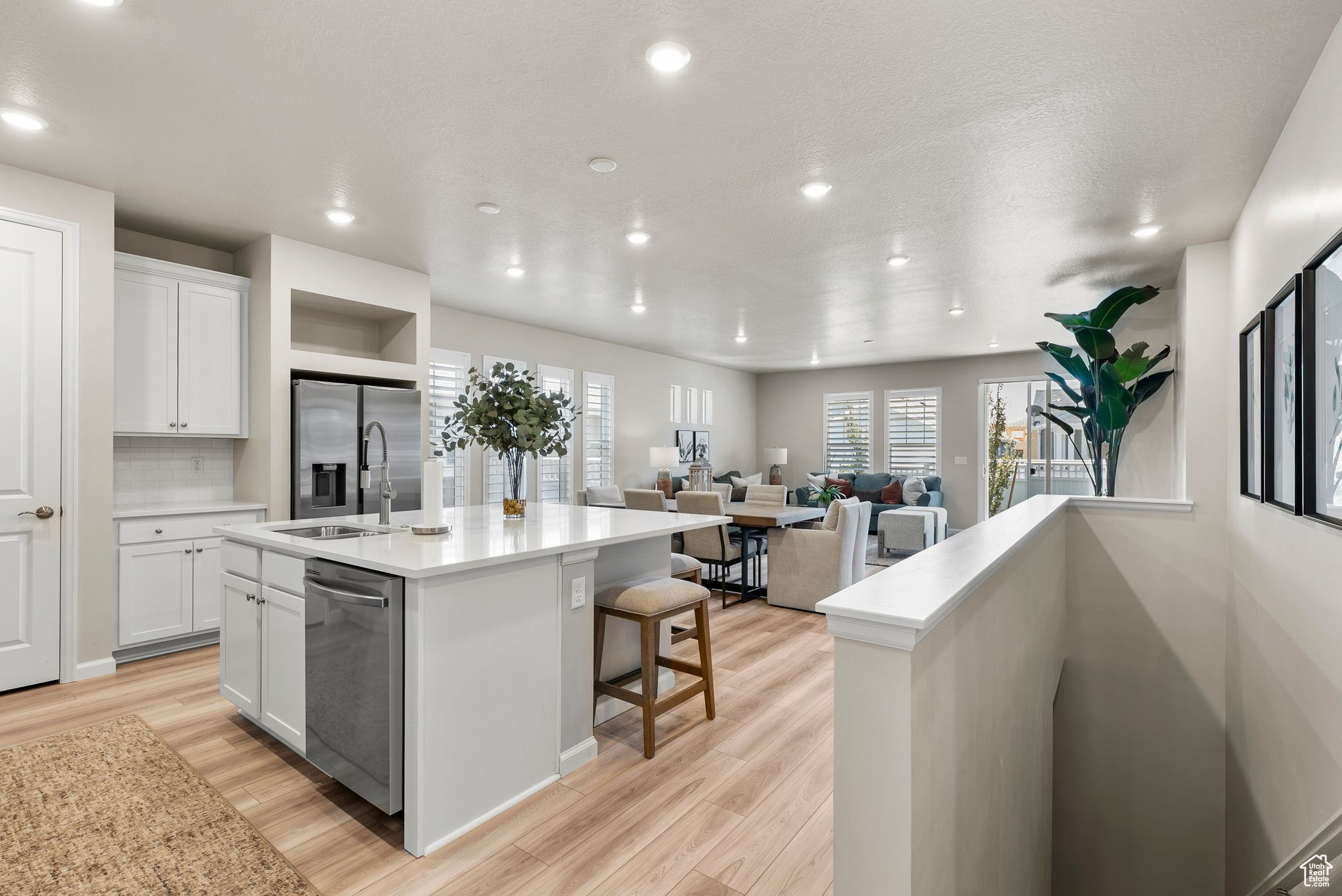 South Jordan, Utah, 84009, United States, 2 Bedrooms Bedrooms, ,3 BathroomsBathrooms,Residential,For Sale,1903673
